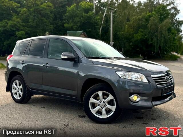 Серый Тойота РАВ 4, объемом двигателя 2 л и пробегом 149 тыс. км за 11350 $, фото 1 на Automoto.ua