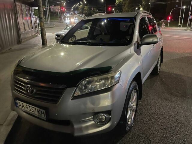 Сірий Тойота РАВ 4, об'ємом двигуна 2 л та пробігом 170 тис. км за 12800 $, фото 1 на Automoto.ua