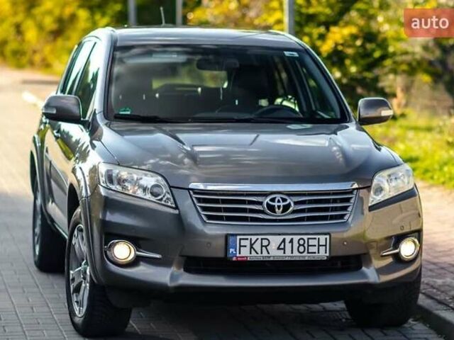 Сірий Тойота РАВ 4, об'ємом двигуна 2.2 л та пробігом 187 тис. км за 11000 $, фото 1 на Automoto.ua