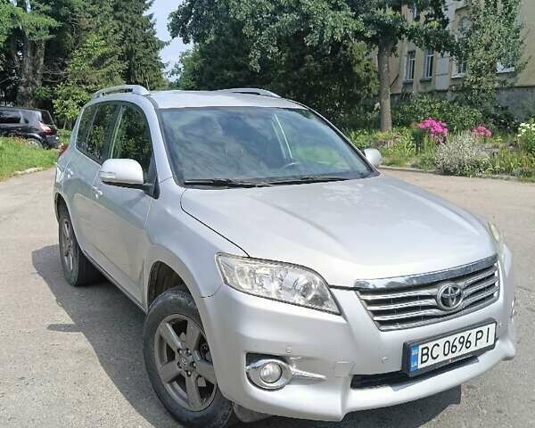 Сірий Тойота РАВ 4, об'ємом двигуна 2.2 л та пробігом 270 тис. км за 13499 $, фото 1 на Automoto.ua