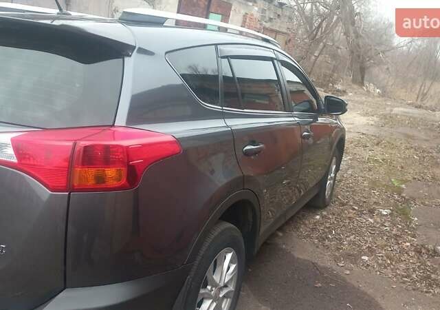 Тойота РАВ 4 2013 в Чернигове на Automoto.ua Серый Тойота РАВ 4, объемом двигателя 1.99 л и пробегом 170 тыс. км за 14250 $, фото 1 на Automoto.ua