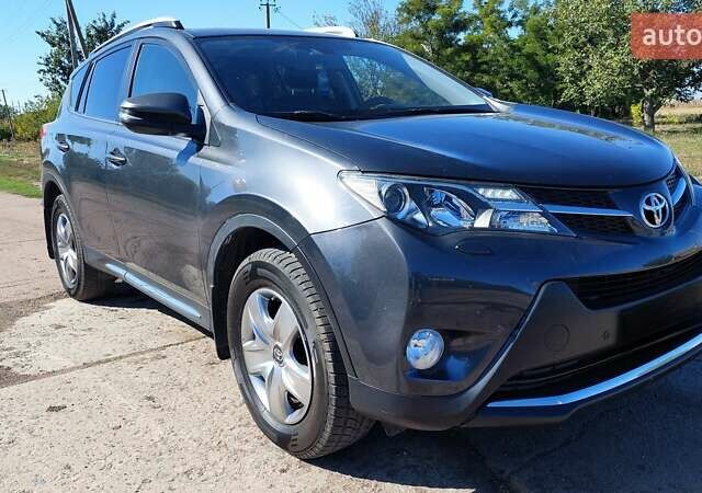 Сірий Тойота РАВ 4, об'ємом двигуна 2 л та пробігом 200 тис. км за 15800 $, фото 1 на Automoto.ua