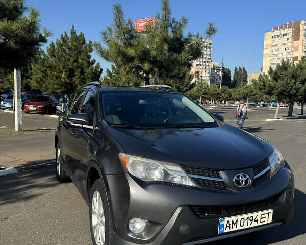 Серый Тойота РАВ 4, объемом двигателя 2.49 л и пробегом 239 тыс. км за 22000 $, фото 1 на Automoto.ua