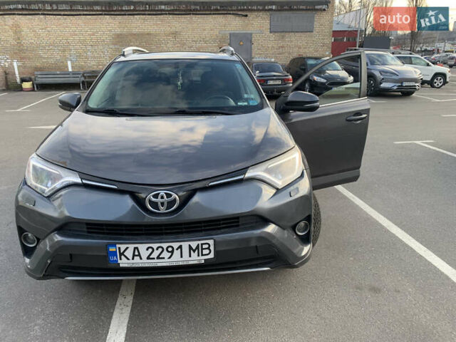 Тойота РАВ 4 2015 у Києві на Automoto.ua Сірий Тойота РАВ 4, об'ємом двигуна 2.49 л та пробігом 150 тис. км за 15000 $, фото 1 на Automoto.ua