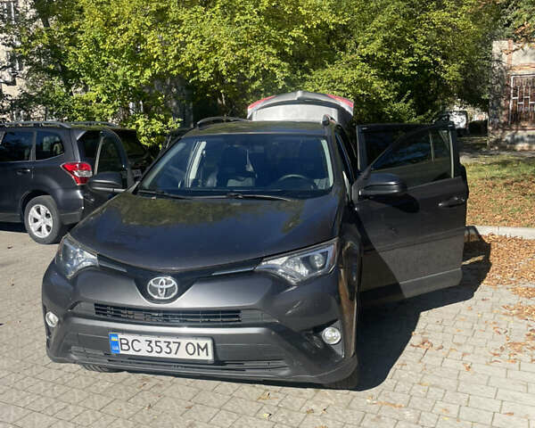 Серый Тойота РАВ 4, объемом двигателя 2.49 л и пробегом 112 тыс. км за 17000 $, фото 1 на Automoto.ua