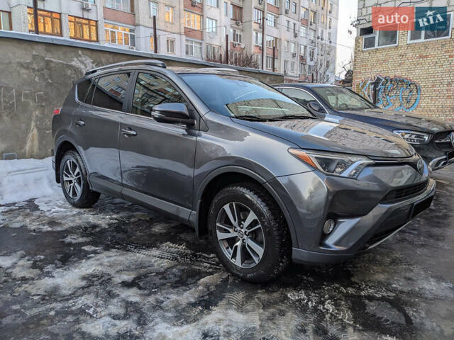 Серый Тойота РАВ 4, объемом двигателя 2.5 л и пробегом 153 тыс. км за 17900 $, фото 1 на Automoto.ua
