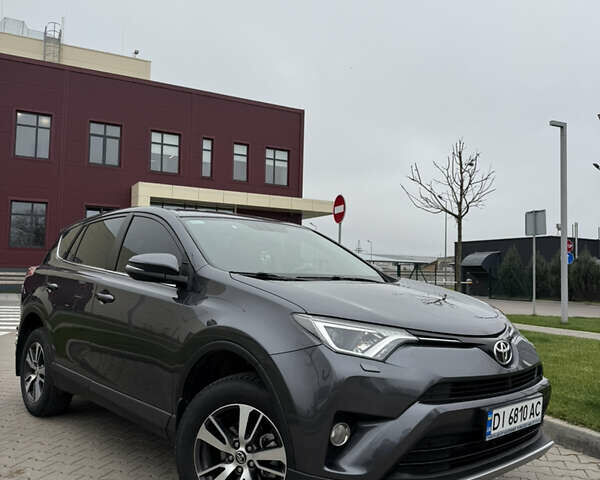 Серый Тойота РАВ 4, объемом двигателя 2.23 л и пробегом 173 тыс. км за 19900 $, фото 1 на Automoto.ua