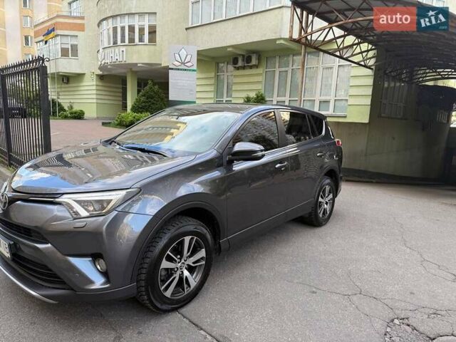 Тойота РАВ 4 2017 у Києві на Automoto.ua Сірий Тойота РАВ 4, об'ємом двигуна 1.99 л та пробігом 223 тис. км за 19500 $, фото 1 на Automoto.ua