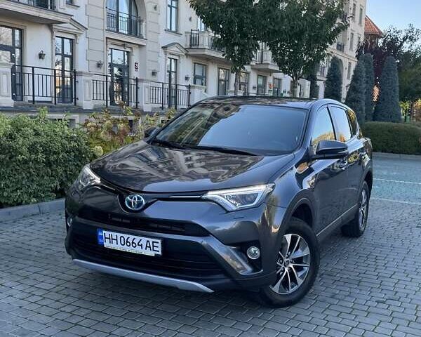 Тойота РАВ 4 2017 в Одессе на Automoto.ua Серый Тойота РАВ 4, объемом двигателя 2.49 л и пробегом 176 тыс. км за 21800 $, фото 1 на Automoto.ua