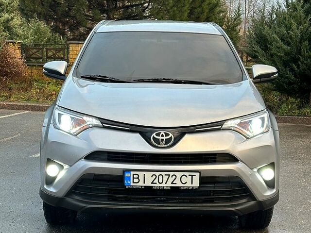 Серый Тойота РАВ 4, объемом двигателя 2 л и пробегом 132 тыс. км за 17600 $, фото 1 на Automoto.ua