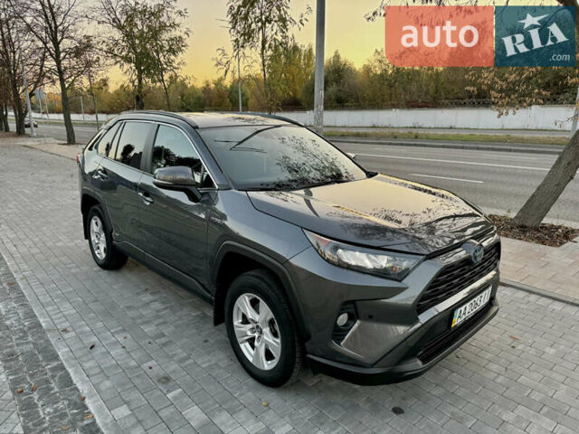 Серый Тойота РАВ 4, объемом двигателя 2.5 л и пробегом 130 тыс. км за 27999 $, фото 1 на Automoto.ua