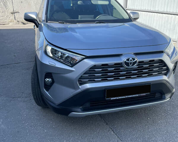 Сірий Тойота РАВ 4, об'ємом двигуна 1.99 л та пробігом 57 тис. км за 27000 $, фото 1 на Automoto.ua