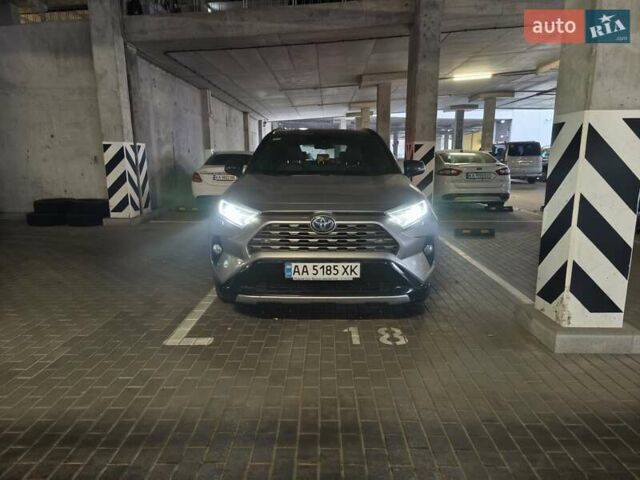 Серый Тойота РАВ 4, объемом двигателя 2.49 л и пробегом 81 тыс. км за 33000 $, фото 1 на Automoto.ua