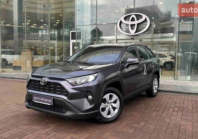 Сірий Тойота РАВ 4, об'ємом двигуна 1.99 л та пробігом 51 тис. км за 28463 $, фото 1 на Automoto.ua