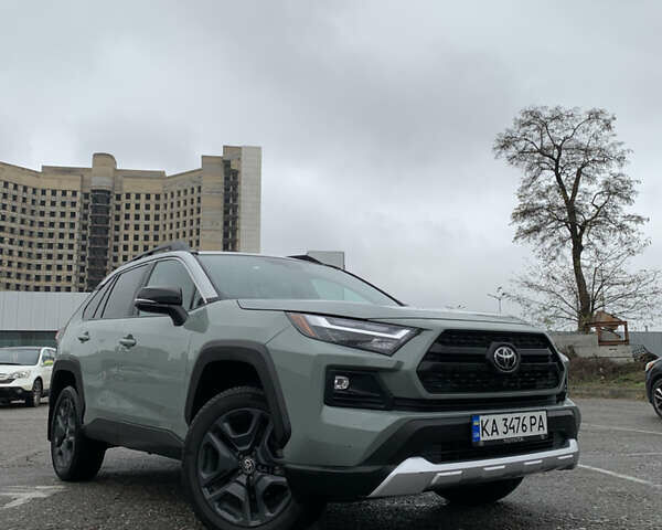 Сірий Тойота РАВ 4, об'ємом двигуна 2.49 л та пробігом 17 тис. км за 43700 $, фото 1 на Automoto.ua