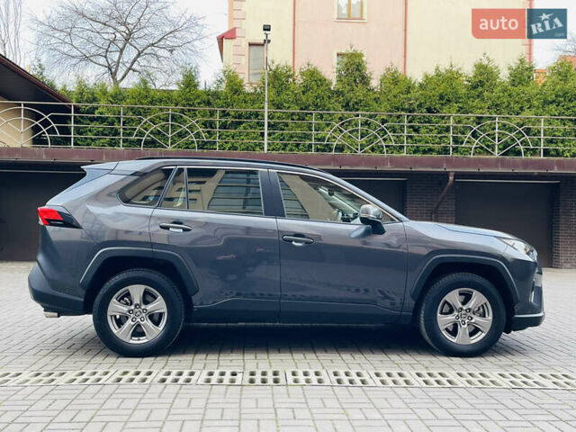 Сірий Тойота РАВ 4, об'ємом двигуна 1.99 л та пробігом 8 тис. км за 31600 $, фото 1 на Automoto.ua