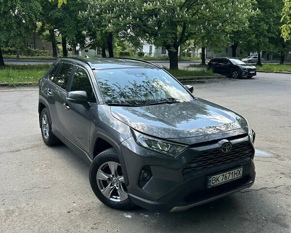 Серый Тойота РАВ 4, объемом двигателя 1.99 л и пробегом 71 тыс. км за 33300 $, фото 1 на Automoto.ua