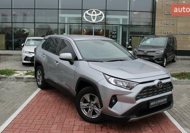 Серый Тойота РАВ 4, объемом двигателя 2 л и пробегом 29 тыс. км за 33900 $, фото 1 на Automoto.ua