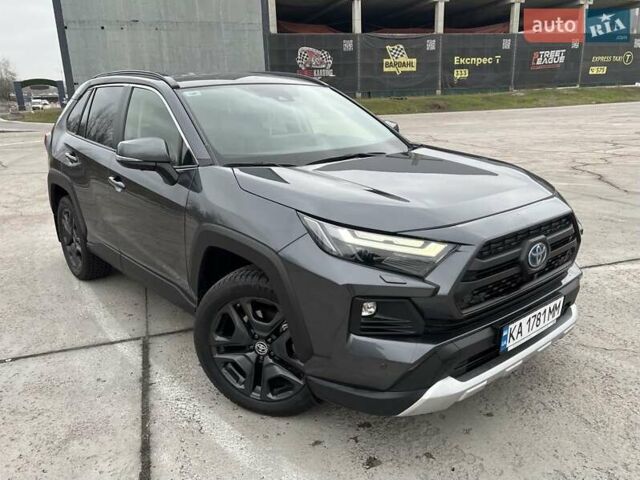 Сірий Тойота РАВ 4, об'ємом двигуна 2.49 л та пробігом 53 тис. км за 46400 $, фото 1 на Automoto.ua