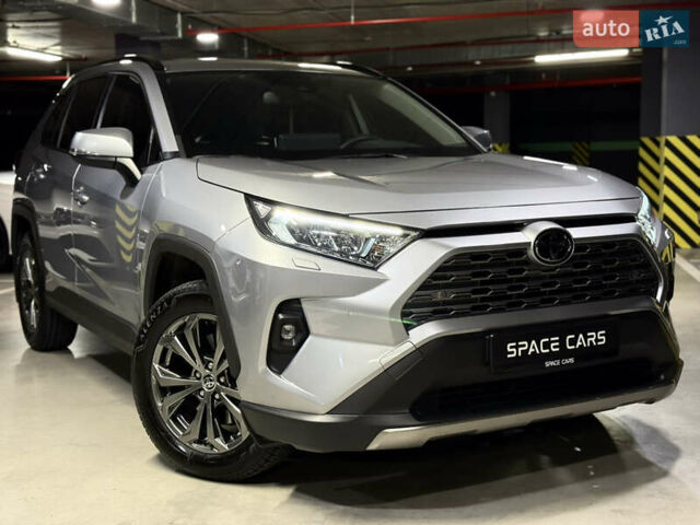 Сірий Тойота РАВ 4, об'ємом двигуна 2 л та пробігом 28 тис. км за 35900 $, фото 1 на Automoto.ua