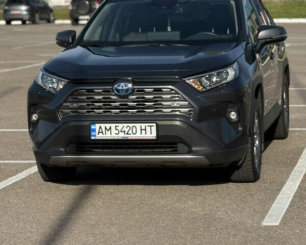 Серый Тойота РАВ 4, объемом двигателя 2.49 л и пробегом 16 тыс. км за 38300 $, фото 1 на Automoto.ua