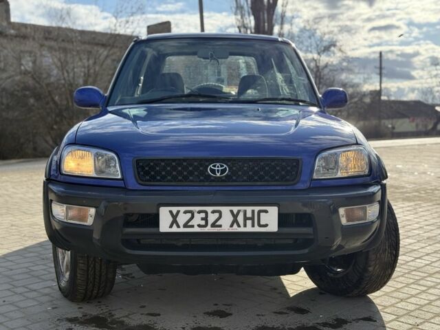 Синій Тойота РАВ 4, об'ємом двигуна 2 л та пробігом 160 тис. км за 3200 $, фото 1 на Automoto.ua