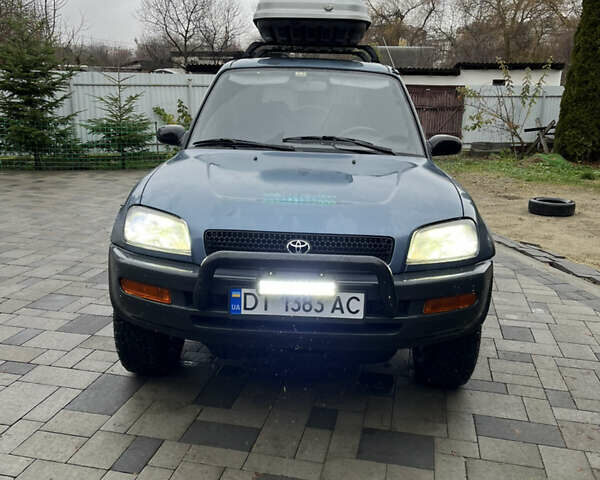 Синий Тойота РАВ 4, объемом двигателя 2 л и пробегом 288 тыс. км за 5350 $, фото 1 на Automoto.ua