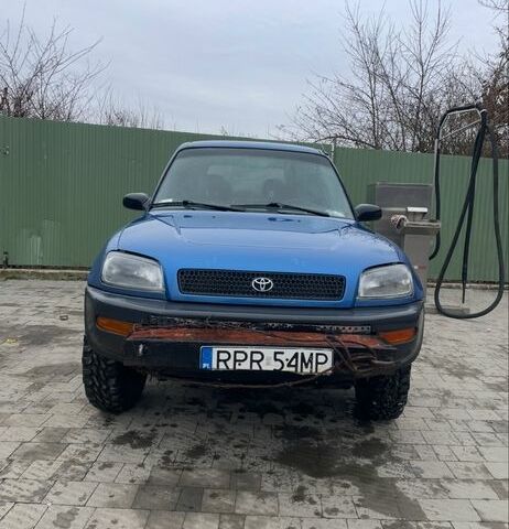 Синий Тойота РАВ 4, объемом двигателя 2 л и пробегом 420 тыс. км за 2600 $, фото 1 на Automoto.ua