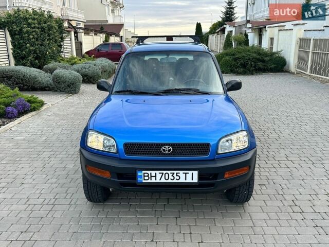 Синій Тойота РАВ 4, об'ємом двигуна 2 л та пробігом 159 тис. км за 5700 $, фото 1 на Automoto.ua