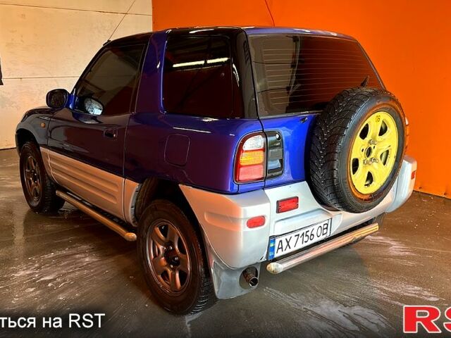 Синий Тойота РАВ 4, объемом двигателя 2 л и пробегом 419 тыс. км за 5500 $, фото 1 на Automoto.ua