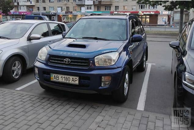 Синий Тойота РАВ 4, объемом двигателя 2 л и пробегом 380 тыс. км за 6350 $, фото 1 на Automoto.ua