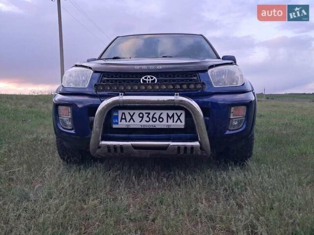 Синій Тойота РАВ 4, об'ємом двигуна 2 л та пробігом 258 тис. км за 7000 $, фото 1 на Automoto.ua