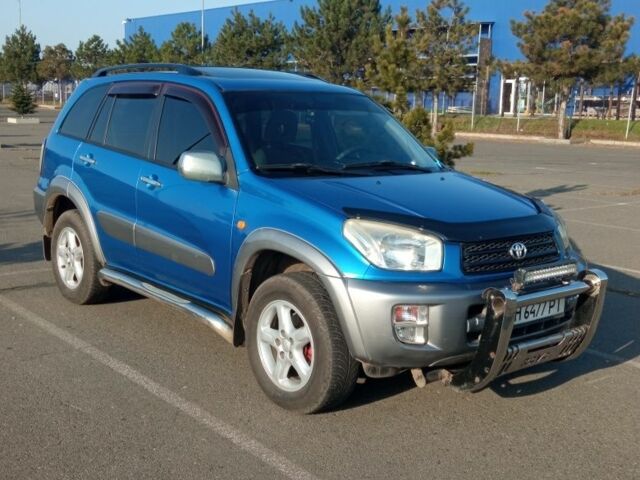 Синий Тойота РАВ 4, объемом двигателя 2 л и пробегом 226 тыс. км за 7800 $, фото 1 на Automoto.ua
