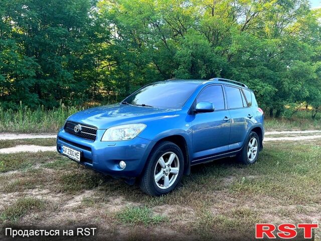 Синий Тойота РАВ 4, объемом двигателя 2 л и пробегом 213 тыс. км за 9000 $, фото 1 на Automoto.ua