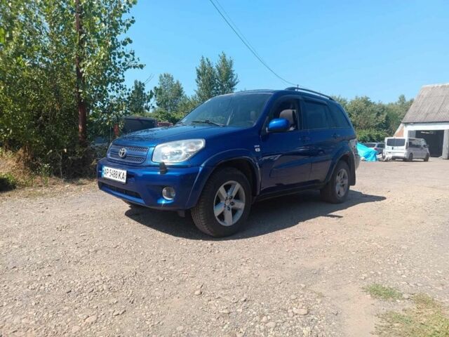 Синий Тойота РАВ 4, объемом двигателя 2 л и пробегом 320 тыс. км за 3400 $, фото 1 на Automoto.ua