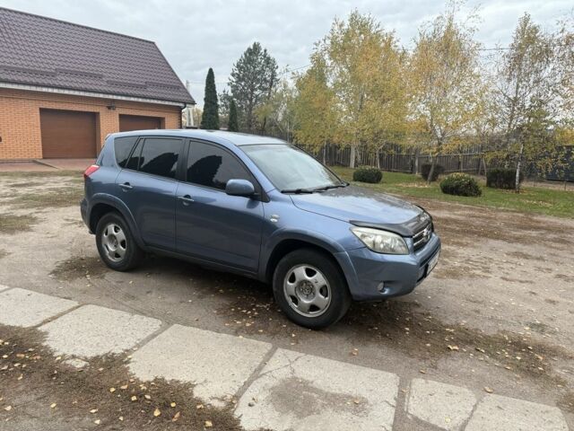 Синий Тойота РАВ 4, объемом двигателя 2.2 л и пробегом 226 тыс. км за 4500 $, фото 1 на Automoto.ua