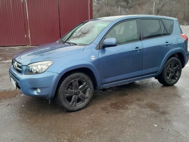 Синій Тойота РАВ 4, об'ємом двигуна 2.2 л та пробігом 318 тис. км за 8000 $, фото 1 на Automoto.ua