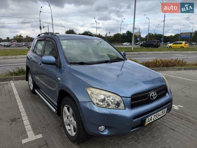 Синий Тойота РАВ 4, объемом двигателя 2 л и пробегом 168 тыс. км за 9800 $, фото 1 на Automoto.ua