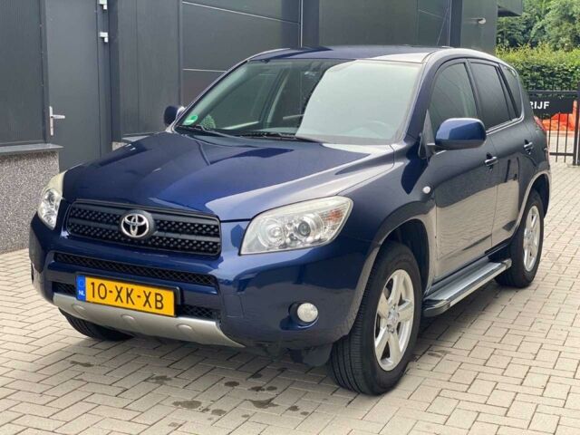 Синій Тойота РАВ 4, об'ємом двигуна 2 л та пробігом 197 тис. км за 2000 $, фото 1 на Automoto.ua