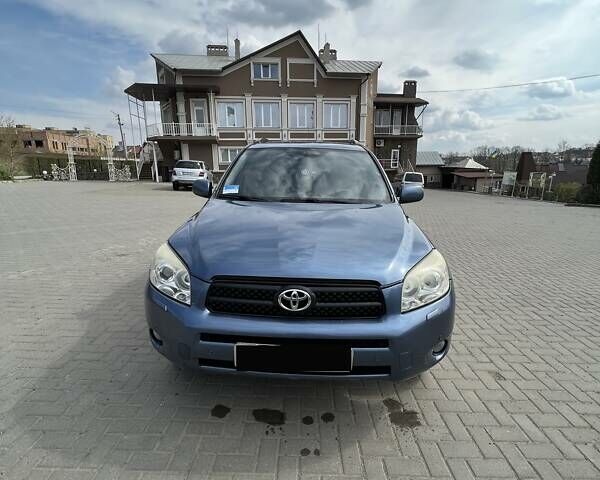 Синий Тойота РАВ 4, объемом двигателя 2 л и пробегом 278 тыс. км за 9500 $, фото 1 на Automoto.ua
