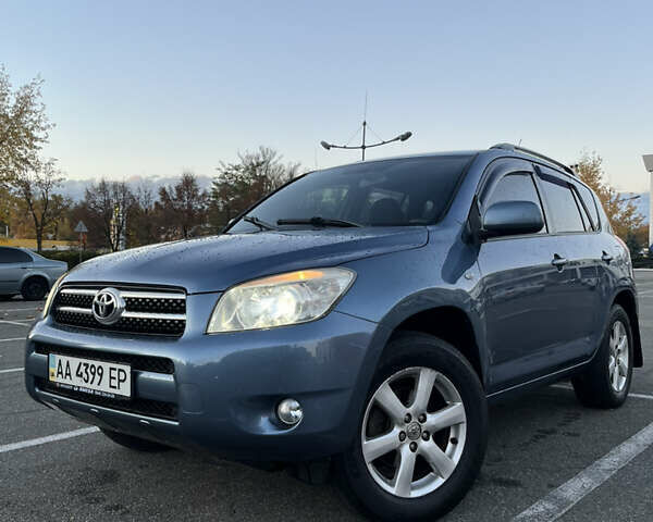 Синий Тойота РАВ 4, объемом двигателя 2 л и пробегом 346 тыс. км за 8700 $, фото 1 на Automoto.ua