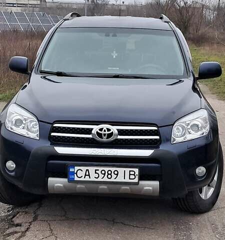 Синий Тойота РАВ 4, объемом двигателя 2 л и пробегом 239 тыс. км за 8800 $, фото 1 на Automoto.ua