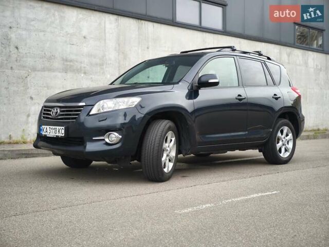 Синий Тойота РАВ 4, объемом двигателя 2 л и пробегом 334 тыс. км за 11400 $, фото 1 на Automoto.ua