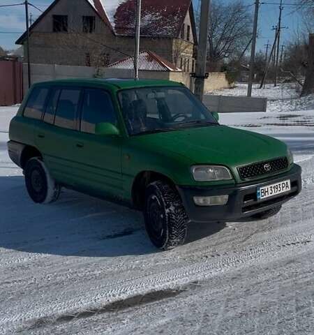 Зелений Тойота РАВ 4, об'ємом двигуна 2 л та пробігом 300 тис. км за 2899 $, фото 1 на Automoto.ua