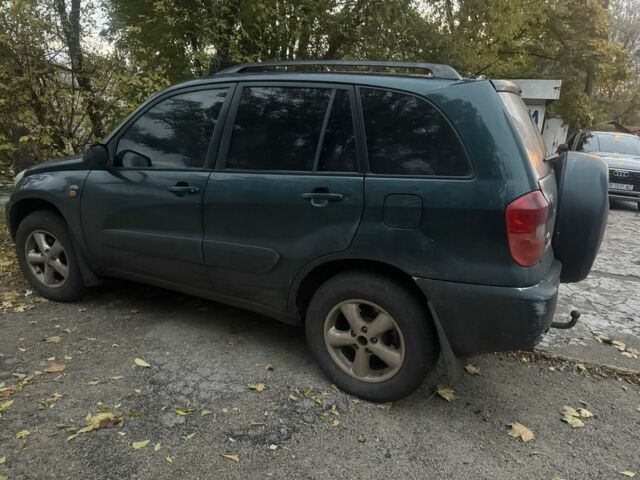 Зеленый Тойота РАВ 4, объемом двигателя 2 л и пробегом 360 тыс. км за 4500 $, фото 1 на Automoto.ua