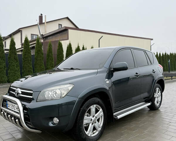 Зеленый Тойота РАВ 4, объемом двигателя 2.23 л и пробегом 210 тыс. км за 8500 $, фото 1 на Automoto.ua