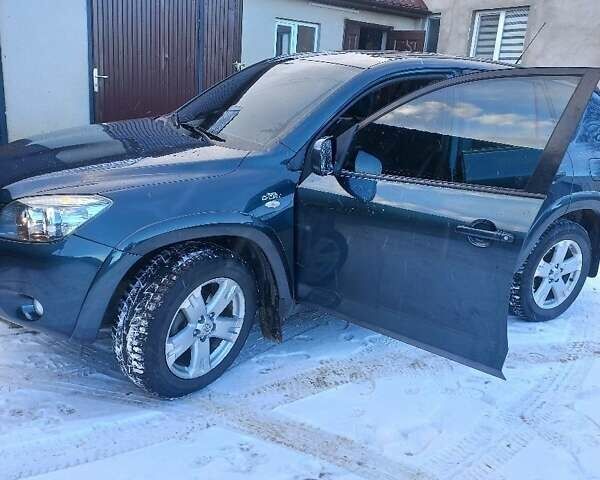 Зеленый Тойота РАВ 4, объемом двигателя 2.2 л и пробегом 230 тыс. км за 8700 $, фото 1 на Automoto.ua