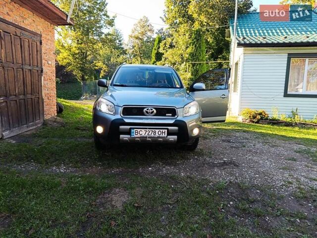 Зеленый Тойота РАВ 4, объемом двигателя 2.23 л и пробегом 225 тыс. км за 9200 $, фото 1 на Automoto.ua