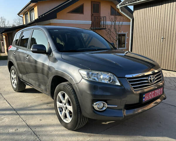 Зеленый Тойота РАВ 4, объемом двигателя 2.2 л и пробегом 307 тыс. км за 12200 $, фото 1 на Automoto.ua