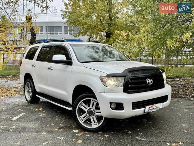 Тойота Секвойя 2008 в Киеве на Automoto.ua Белый Тойота Секвойя, объемом двигателя 5.7 л и пробегом 195 тыс. км за 19990 $, фото 1 на Automoto.ua